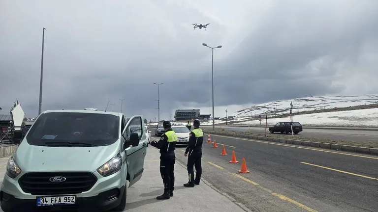 Kayseri'de  Bayram Boyunca Trafik Jandarma Timleri 11 Bin Araç Denetledi — haber görseli