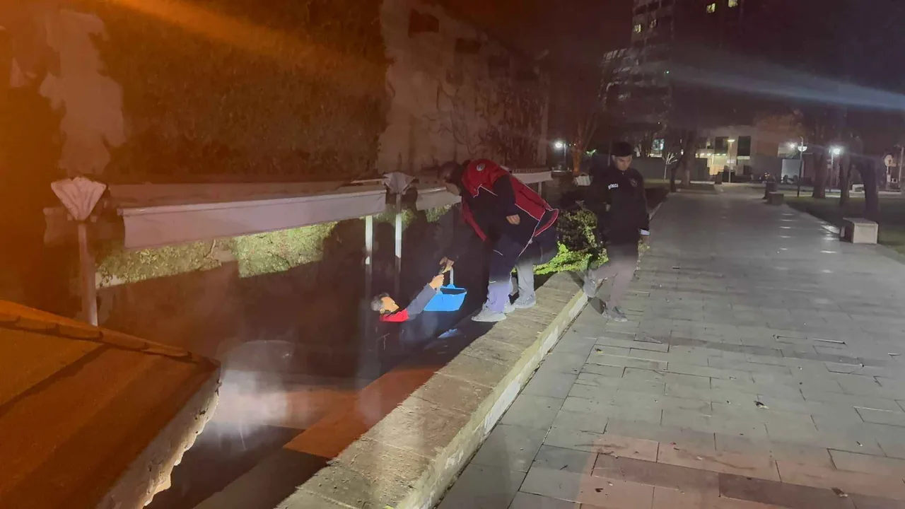 Kayseri Mimarsinan Parkı’nda Gece Yarısı Yangın: Tarihi Medresenin Yanı Alevlere Teslim Oldu! — haber görseli