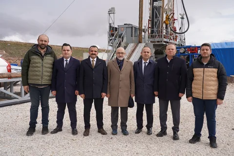 Kayseri’de Dev Tarım Hamlesi! AK Parti'li Cıngı'dan Jeotermal Kaynaklı Sera OTB'ye ziyaret  — haber görseli