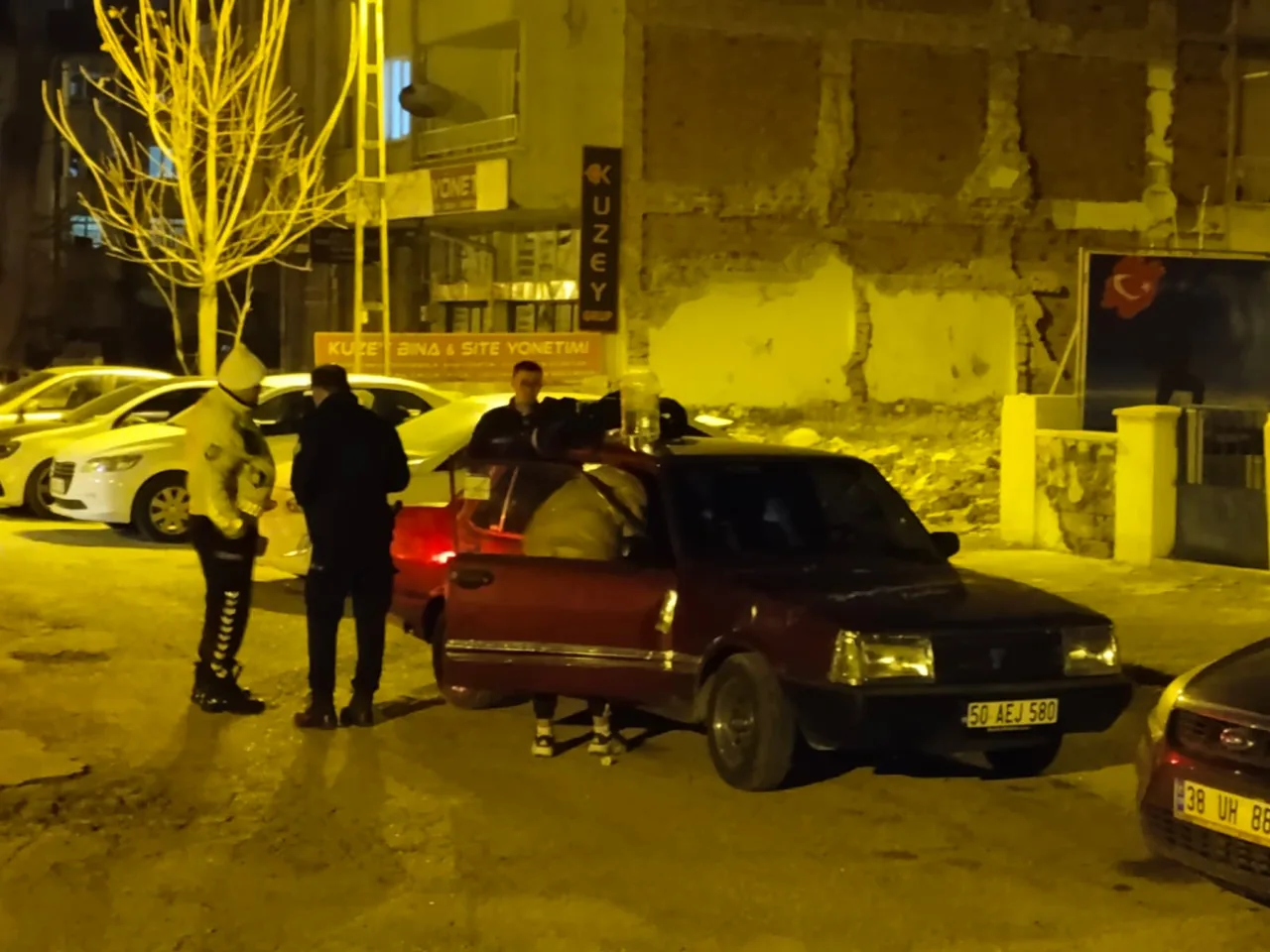 Arabasını Satsa Cezayı Ödeyemez! Polisin Dur İhtarına Uymayan Sürücüye 300 Bin TL Ceza — haber görseli