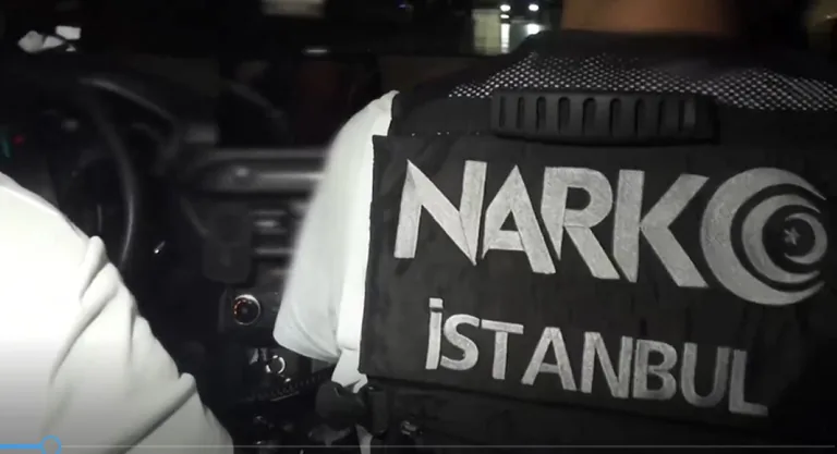 FLAŞ! iSTANBUL'DA 15 TON BONZAİ ÜRETİLEBİLECEK HAMMADDE ELE GEÇİRİLDİ — haber görseli