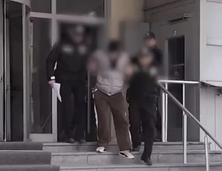 TACETTİN VELİ MAHALLESİNDE SOKAK MAGANDASI DEHŞET SAÇTI: TARTIŞTIĞI GENCİ SOKAK ORTASINDA BIÇAKLADI! — haber görseli