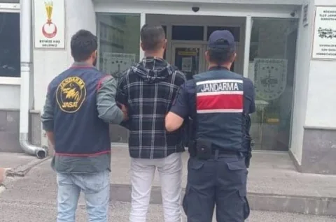 15 Yıl 7 Ay Hapis Cezasıyla Aranan Firari Yakalandı — haber görseli