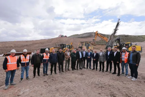 Başkan Büyükkılıç'tan Yüksek Hızlı Tren İncelemesi: 2027-2028 Gibi Kayseri Hızlı Trenle Buluşacak — haber görseli