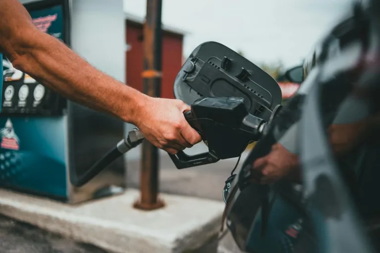 Resmi Gazete'de Yayımlanarak Yürürlüğe Girdi:Motorine ve benzine tek fiyat uygulanacak — haber görseli