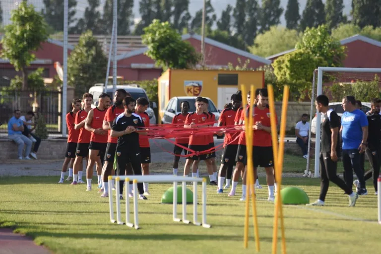 Kayserispor'da Hazırlık Maçları Belli Oldu! Transfer Yasağına Rağmen Umutlar Yüksek — haber görseli
