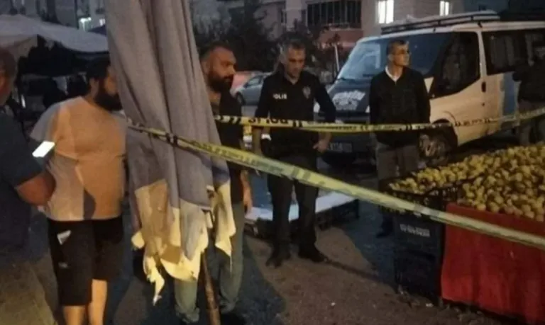 Pazara Kadın Kılığında Gelen Maskeli Saldırgan, Pazarcıyı Vurdu — haber görseli