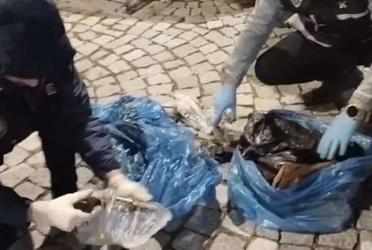 Kayseri'de Silah Tacirleri Kıskıvrak Yakalandı! Çok Sayıda Silah Ele Geçirildi — haber görseli