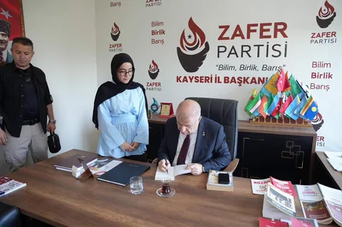 Zafer Partisi Lideri Kayseri’de! Ümit Özdağ Kayseri’de Esnaf ve Vatandaşlarla Buluştu — haber görseli