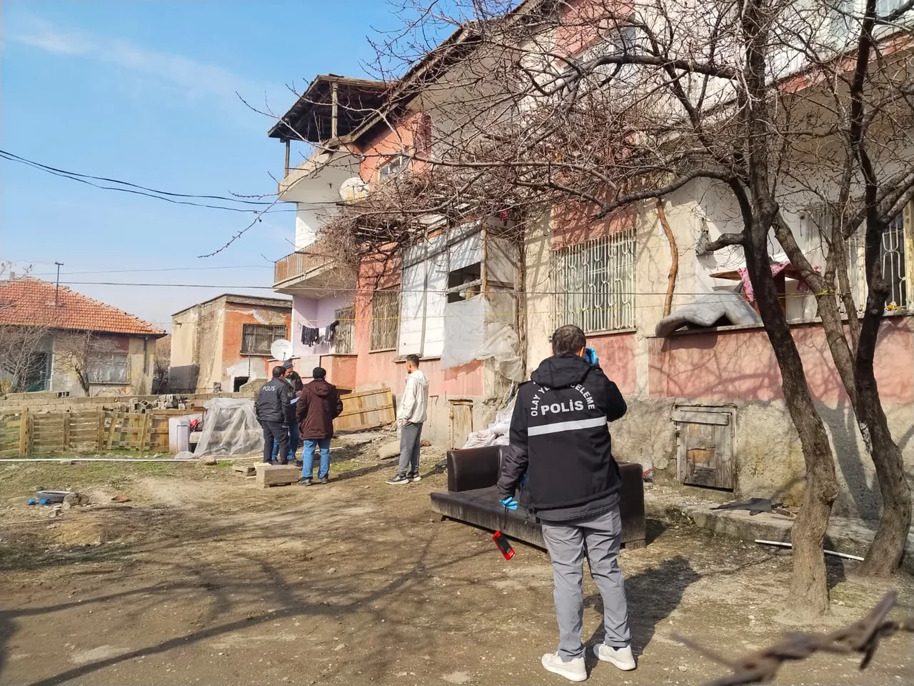 Balkonda Oyun Kabusa Döndü! Uğurevler Mahallesi'nde 2. Kattan Düşen 3 yaşındaki Çocuk Yaralandı — haber görseli