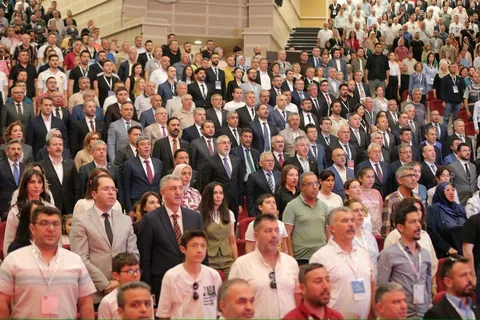 BAKAN IŞIKHAN, İŞ SAĞLIĞI VE GÜVENLİĞİ FUARI AÇILIŞ TÖRENİ’NE KATILDI — haber görseli