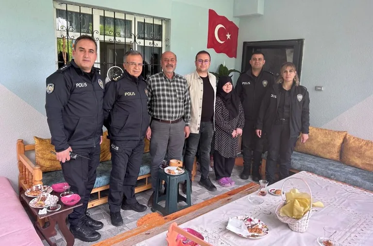Polis ekiplerinden şehit annelerine anneler günü sürprizi  — haber görseli