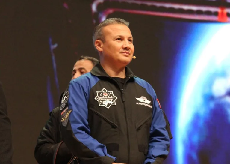Kayseri'de Gençlik Buluşması: Uzaya Çıkan Türk Astronot Alper Gezeravcı'dan İlham Veren Mesajlar — haber görseli