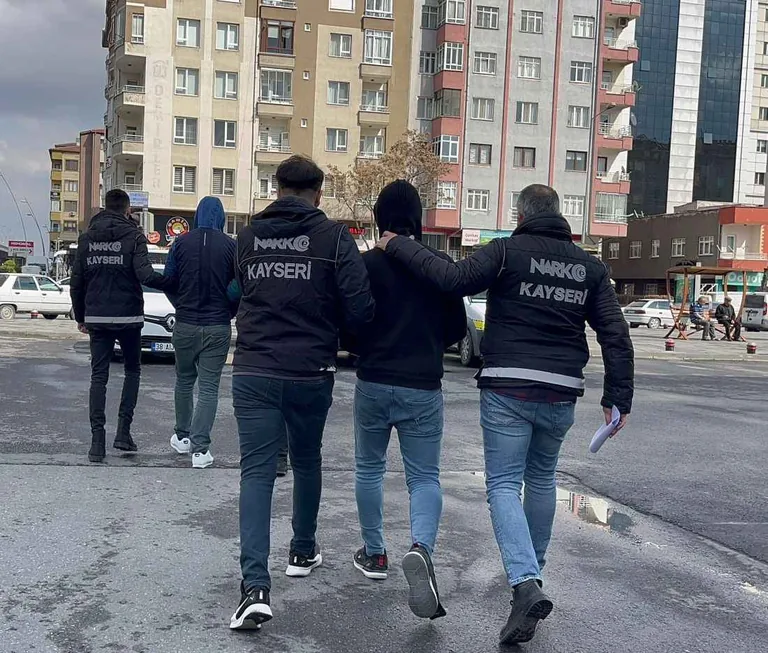 Kayseri'de Uyuşturucu Operasyonunda Suç Makinası 2 Şahıs Yakalandı — haber görseli