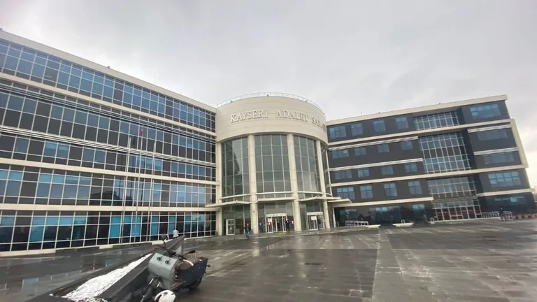 Kardeşlerden Birini Yaralayıp Diğerinin Ölümüne Sebep Olan Cinayet Zanlısı Yargılanıyor — haber görseli