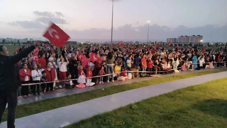 19 Mayıs Gençlik ve Spor Bayramı kapsamında fener alayı yürüyüşü düzenlendi — haber görseli