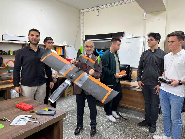 Kartal MTAL Uçak Bakım Bölümü öğrencileri, TÜBİTAK Bölge Birincisi oldu — haber görseli