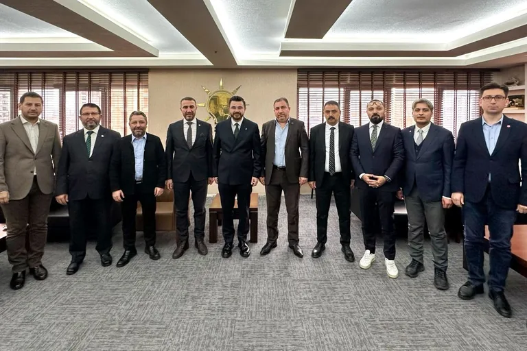 Saadet Partisi’nden AK Parti’ye Ziyaret! Hüseyin Okandan’a Hem Tebrik Hem Taziye Ziyareti — haber görseli