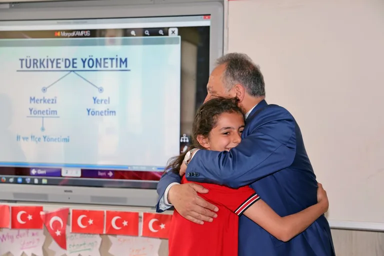 Talas Belediye Başkanı Mustafa Yalçın, Ortaokul Öğrencilerine Yerel Yönetim Dersi Verdi — haber görseli