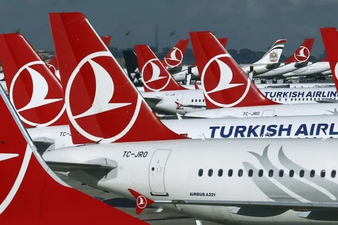 Türbülansa giren THY uçağında hostesin beli kırıldı — haber görseli