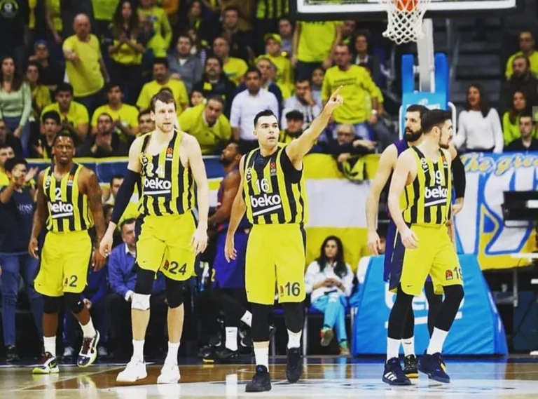 İKİNCİ KEZ AVRUPA'NIN EN BÜYÜĞÜ FENERBAHÇE BEKO: Fenerbahçe Beko, EuroLeague Şampiyonu Oldu! — haber görseli