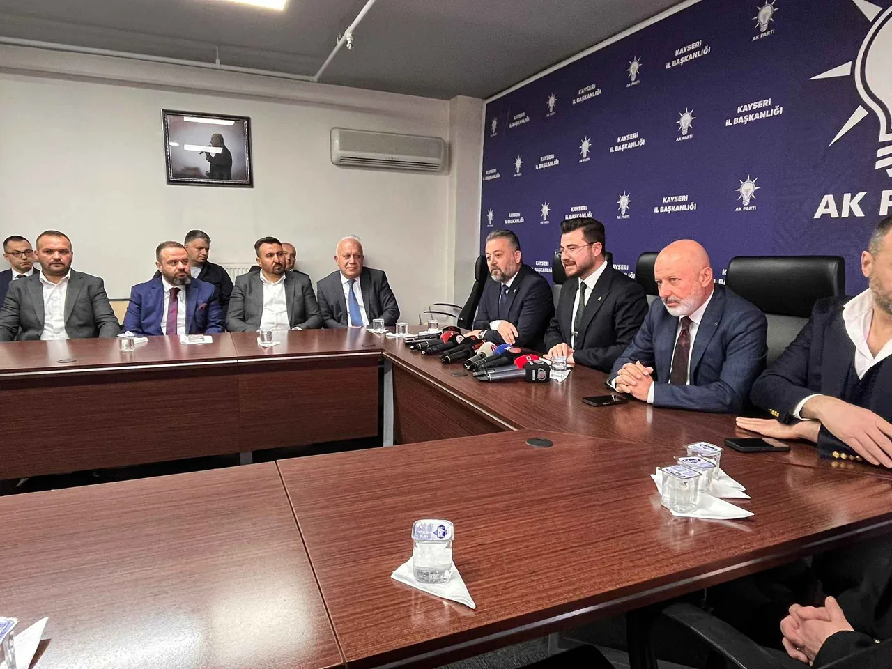 Kocasinan'da Yeniden Refah Partisi'nden İstifa Eden 4 Meclis Üyesi AK Parti’ye Geçti — haber görseli