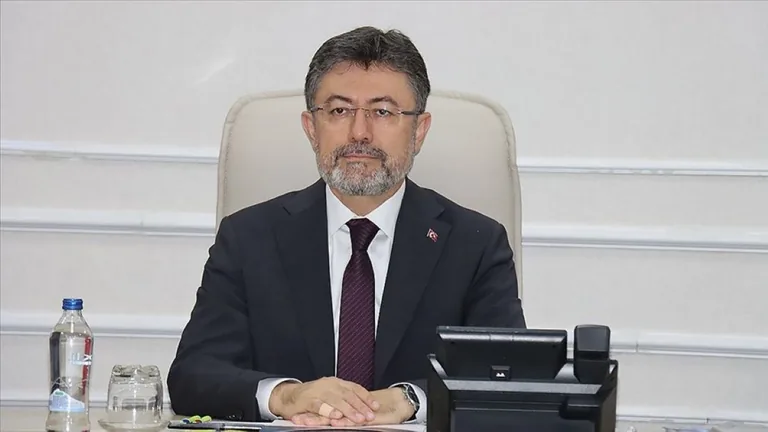 Bakan Yumaklı Açıkladı: Çeşme ve Menderes'teki yangınları çıkaranlar gözaltında! — haber görseli