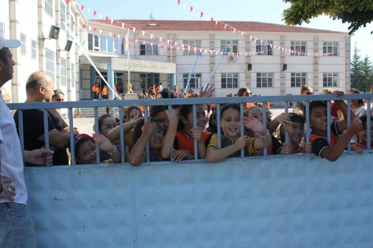 Sınıf Değişikliği Velileri Ayaklandırdı! Öğrenciler Küçük Sınıfa Taşındı, Veliler Tepkili — haber görseli