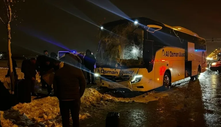 Kayseri'de Kaza! İşçi Servisi İle Otobüs Çarpıştı: 17 Yaralı — haber görseli