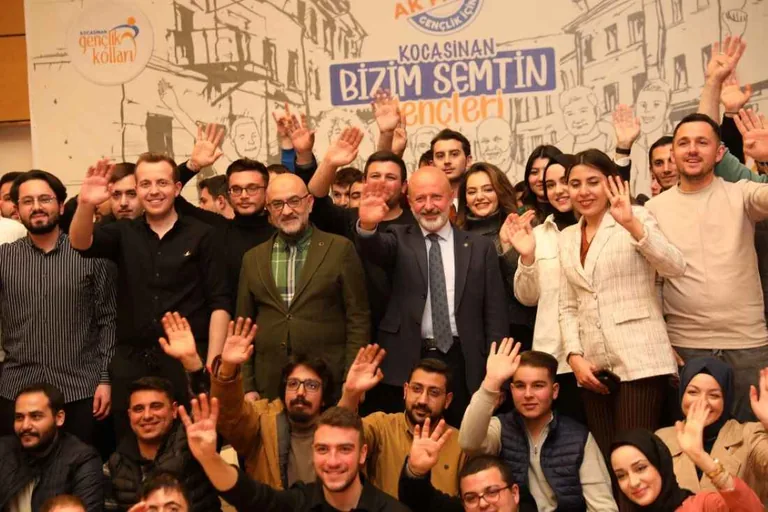 Gençlere İlham Veren Başkan Çolakbayrakdar: "Mutlu Olacağınız Mesleği Seçin, En İyi Olmaya Çalışın" — haber görseli