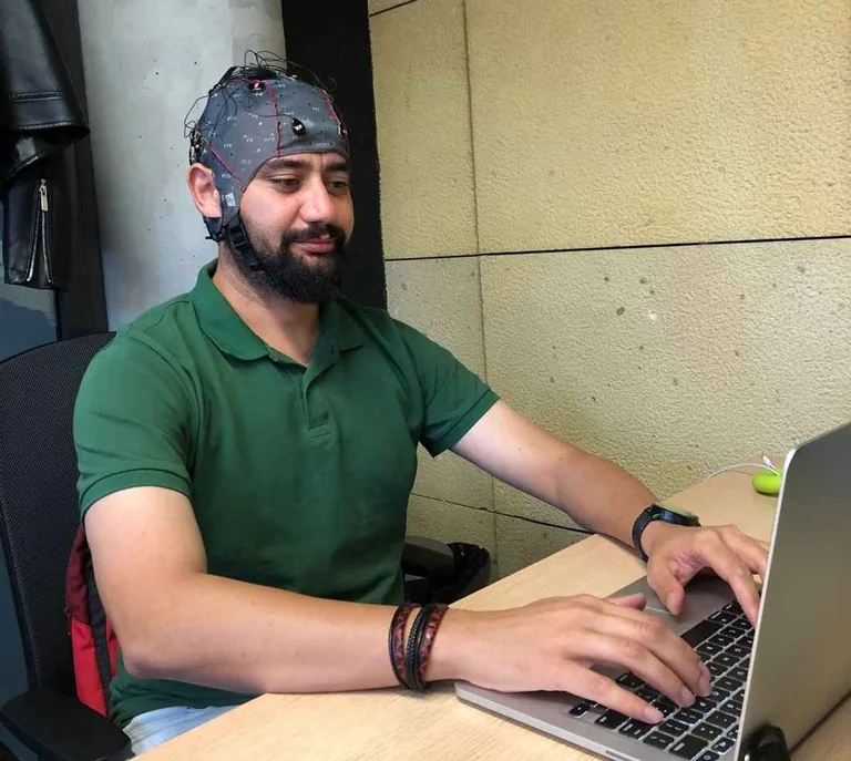 AGÜ’lü Akademisyenlerden İnovatif Kulaklık Girişimi — haber görseli