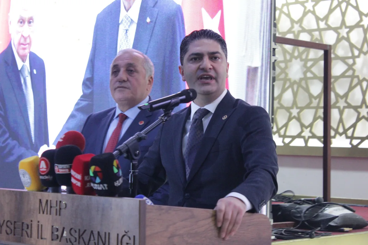 MHP'li Özdemir'den Tarihi Konuşma:Tüm Salon Ayakta Alkışladı — haber görseli