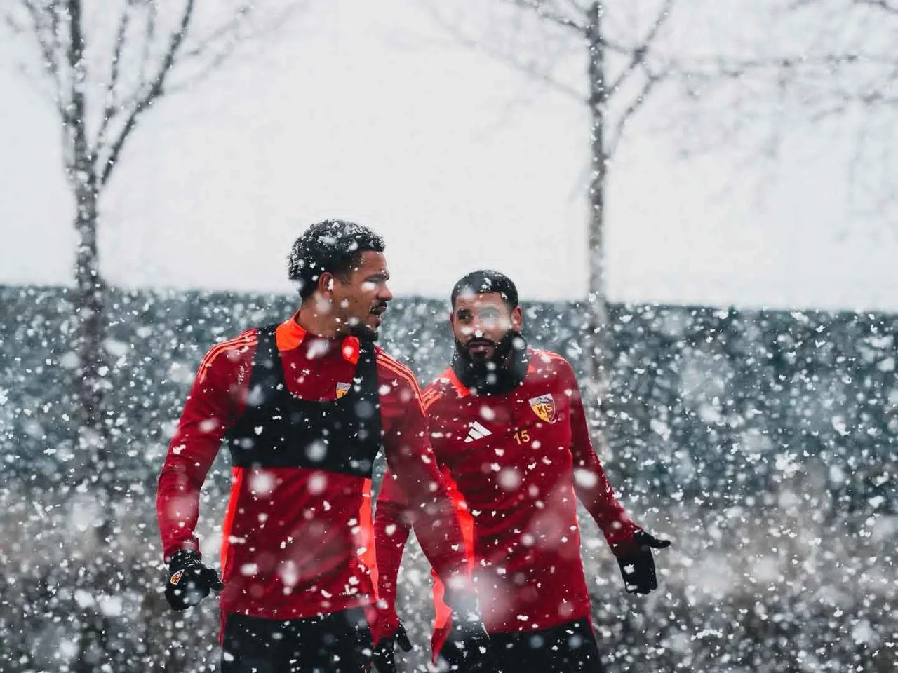 Kayserispor’da Kar Altında Tempolu Antreman! Erling Moe İlk Antrenmanına Çıktı — haber görseli
