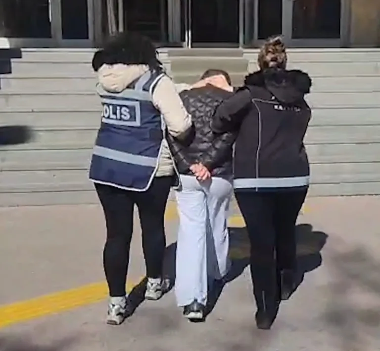 Kayseri’de 24 Yıla Yakın Hapis Cezası Bulunan Kadın Hırsız Yakalandı — haber görseli