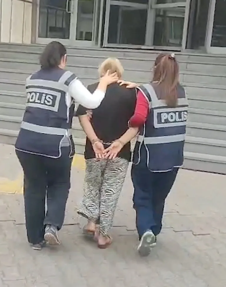 Hırsızlık Suçundan 70 Yıl Hapis Cezası Bulunan Firari Kadın, Yakalandı — haber görseli