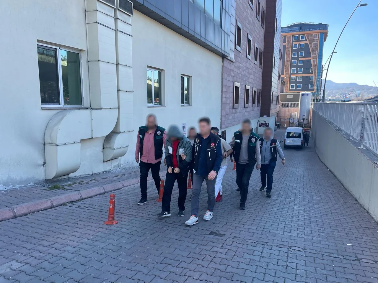 Narkotik Operasyonunda 5 Firari Yakalanarak Cezaevine Teslim Edildi — haber görseli