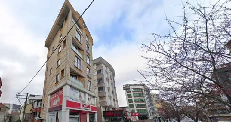 Kocaeli Gebze'de bir bina çöktü: Enkaz Altında Aynı Aileden 5 Kişi Var — haber görseli