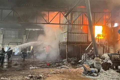 HATAY Kırıkhan'da Hurdacılar Sitesi'nde Korkutan Yangın — haber görseli