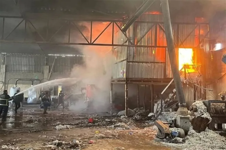 HATAY Kırıkhan'da Hurdacılar Sitesi'nde Korkutan Yangın — haber görseli