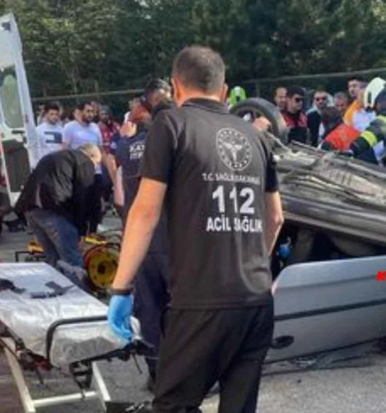 Talas'ta Feci Kaza! Otomobil refüje çarpıp takla attı: 2'si ağır 4 yaralı — haber görseli