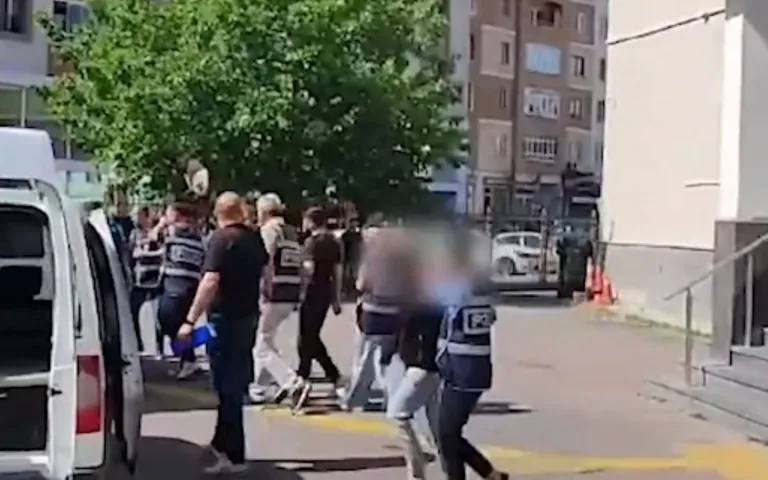 31 Ekip 91 Personel İle Dev Operasyon: Çeşitli suçlardan aranan 14 şahıs yakalandı — haber görseli