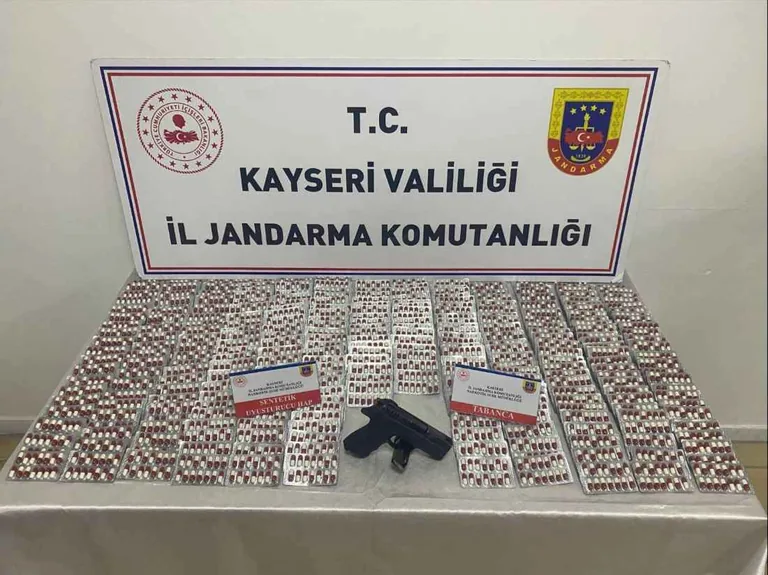 4 BİN 400 ADET UYUŞTURUCU HAP VE SİLAH ELE GEÇİRİLDİ.. Sondakika Kayseri Haber — haber görseli
