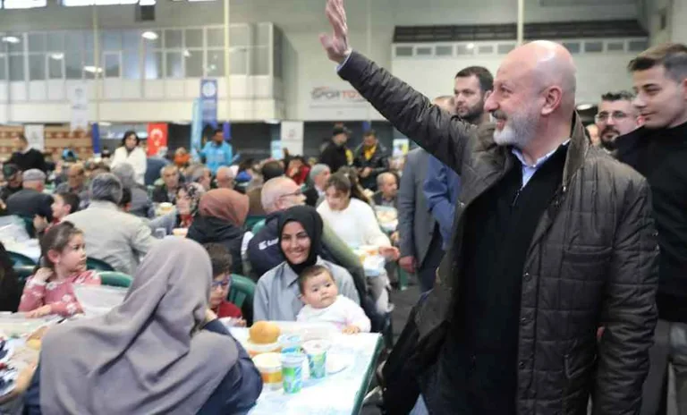 Kocasinan’da Geleneksel İftar Sofrası Kuruldu:2 Bin 500 Kişi Katıldı — haber görseli