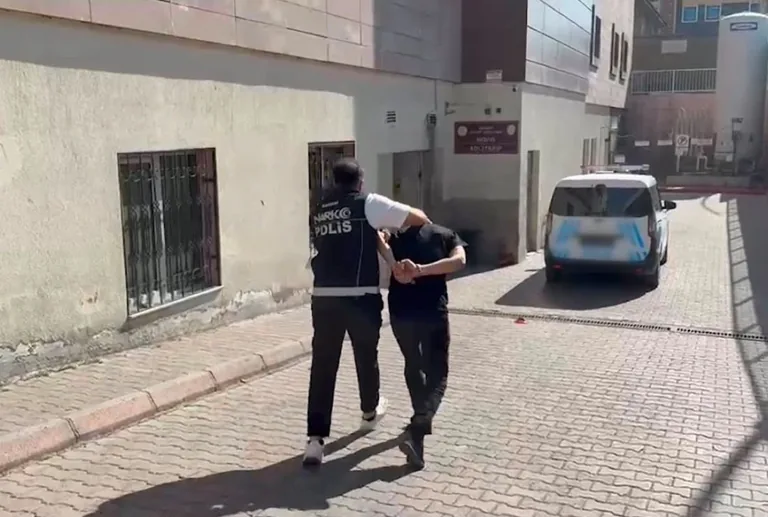 Kayseri'de 13 Yıl 9 Ay Hapis Cezası Bulunan Uyuşturucu Hükümlüsü Yakalandı — haber görseli