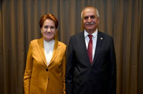Eski İYİ Parti Milletvekili ve Yeniçağ Gazetesi Sahibi Ahmet Çelik, Kardeşi Tarafından Bıçaklandı! Durumu Ağır — haber görseli