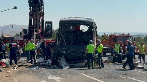 Kayseri'de Can Pazarı! İncesu'da Yolcu Otobüsü Devrildi: 1 Ölü, 23 Yaralı — haber görseli