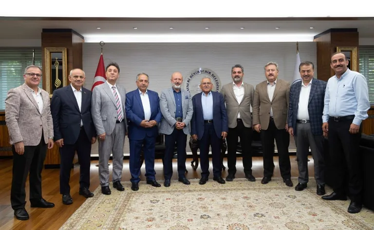 Başkan Büyükkılıç, İlçe Belediye Başkanlarıyla Proje Değerlendirme Toplantısı Gerçekleştirdi — haber görseli