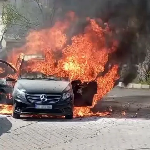 Nevşehir'de Seyir Halindeki Araç Alev Aldı! Yangın Büyüdü: 3 Araç Küle Döndü — haber görseli