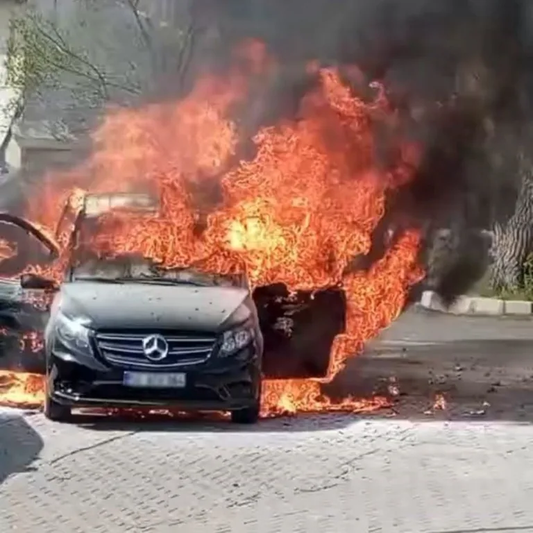 Nevşehir'de Seyir Halindeki Araç Alev Aldı!  Yangın Büyüdü: 3 Araç Küle Döndü — haber görseli