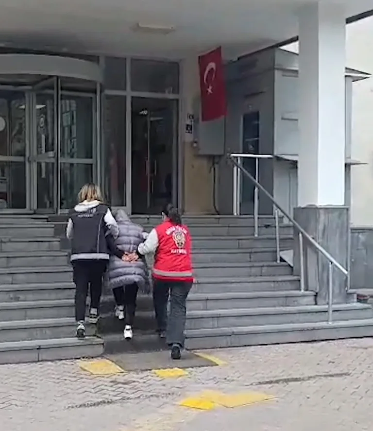 Kayseri'de Hırsızlık Suçundan 123 yıl 9 ay hapisle aranan kadın hükümlü yakalandı — haber görseli